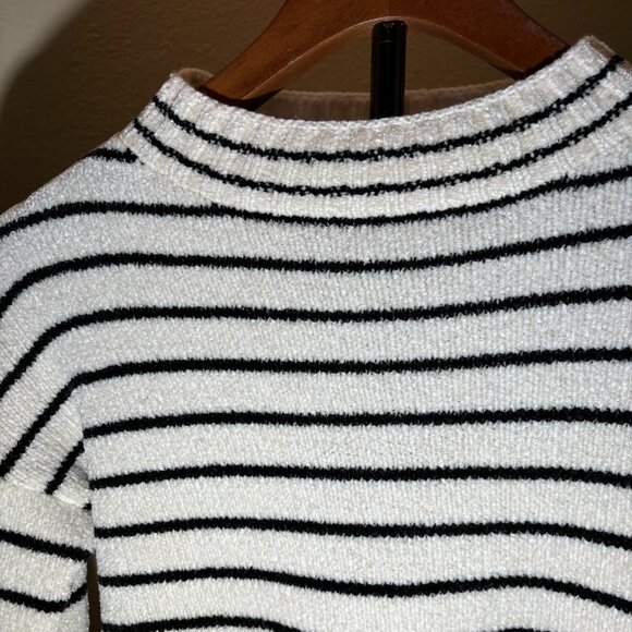 Jessica Simpson Black & White Stripes Pullover Sweater Teen - Picture 3 of 7